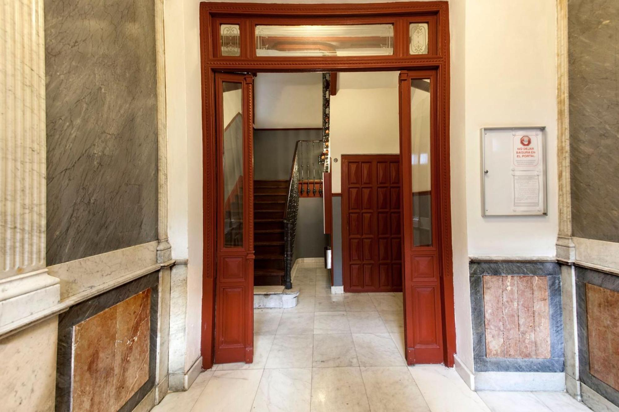 Apartamentos Day Madrid San Antonio Centro Gran Via Sol Malasana Bagian luar foto
