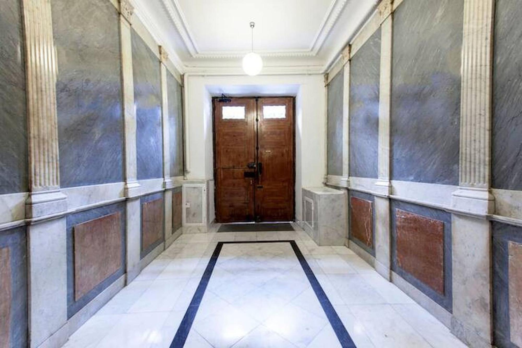 Apartamentos Day Madrid San Antonio Centro Gran Via Sol Malasana Bagian luar foto
