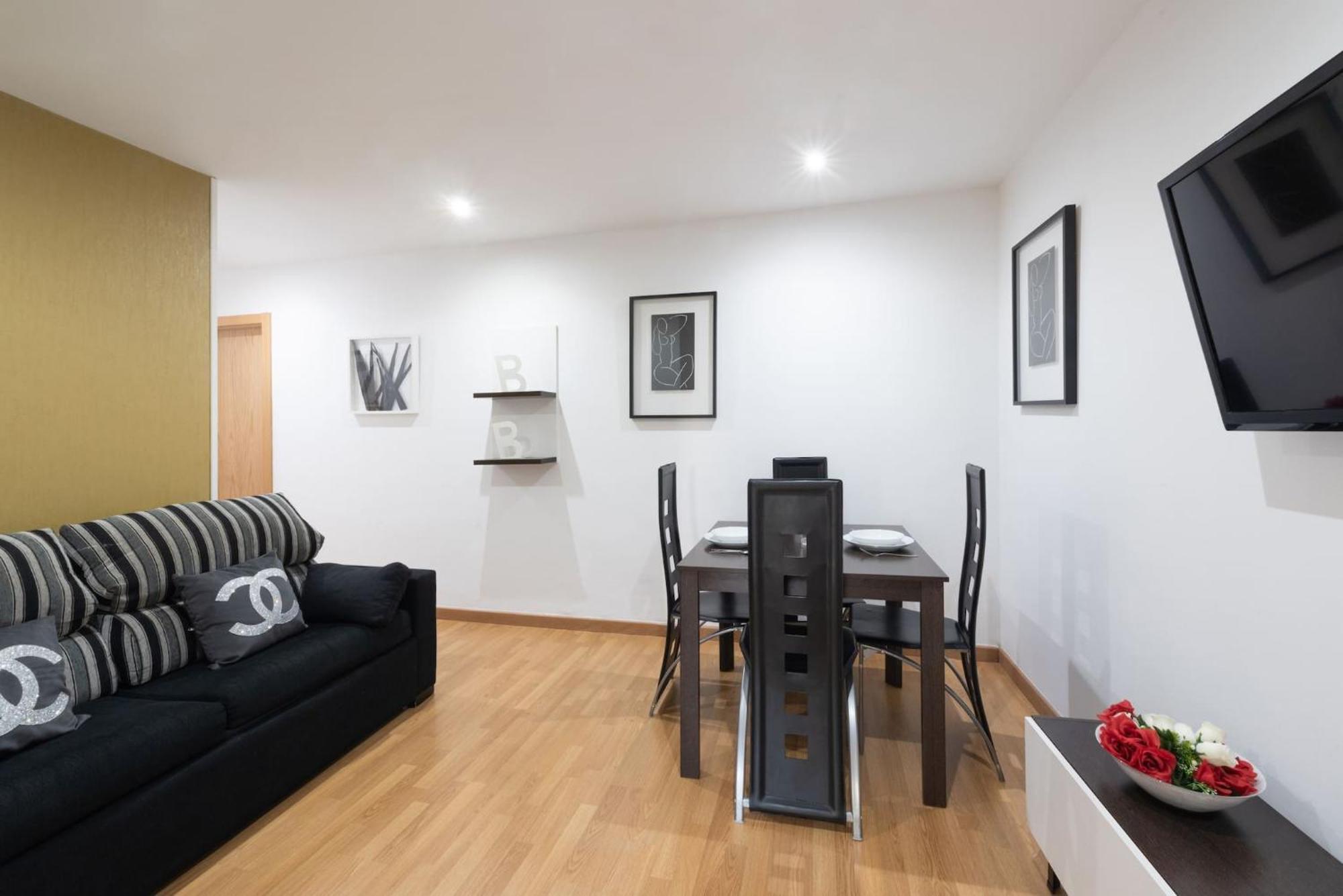 Apartamentos Day Madrid San Antonio Centro Gran Via Sol Malasana Bagian luar foto