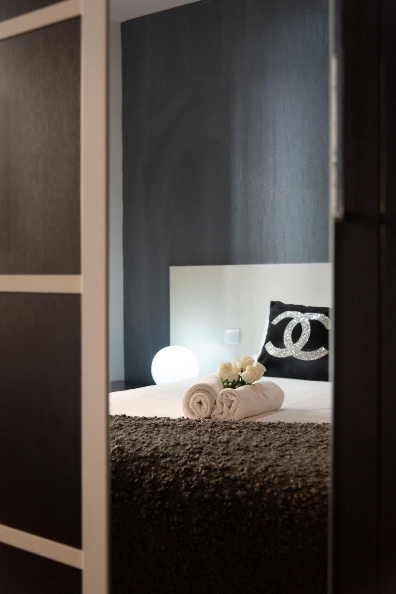 Apartamentos Day Madrid San Antonio Centro Gran Via Sol Malasana Bagian luar foto