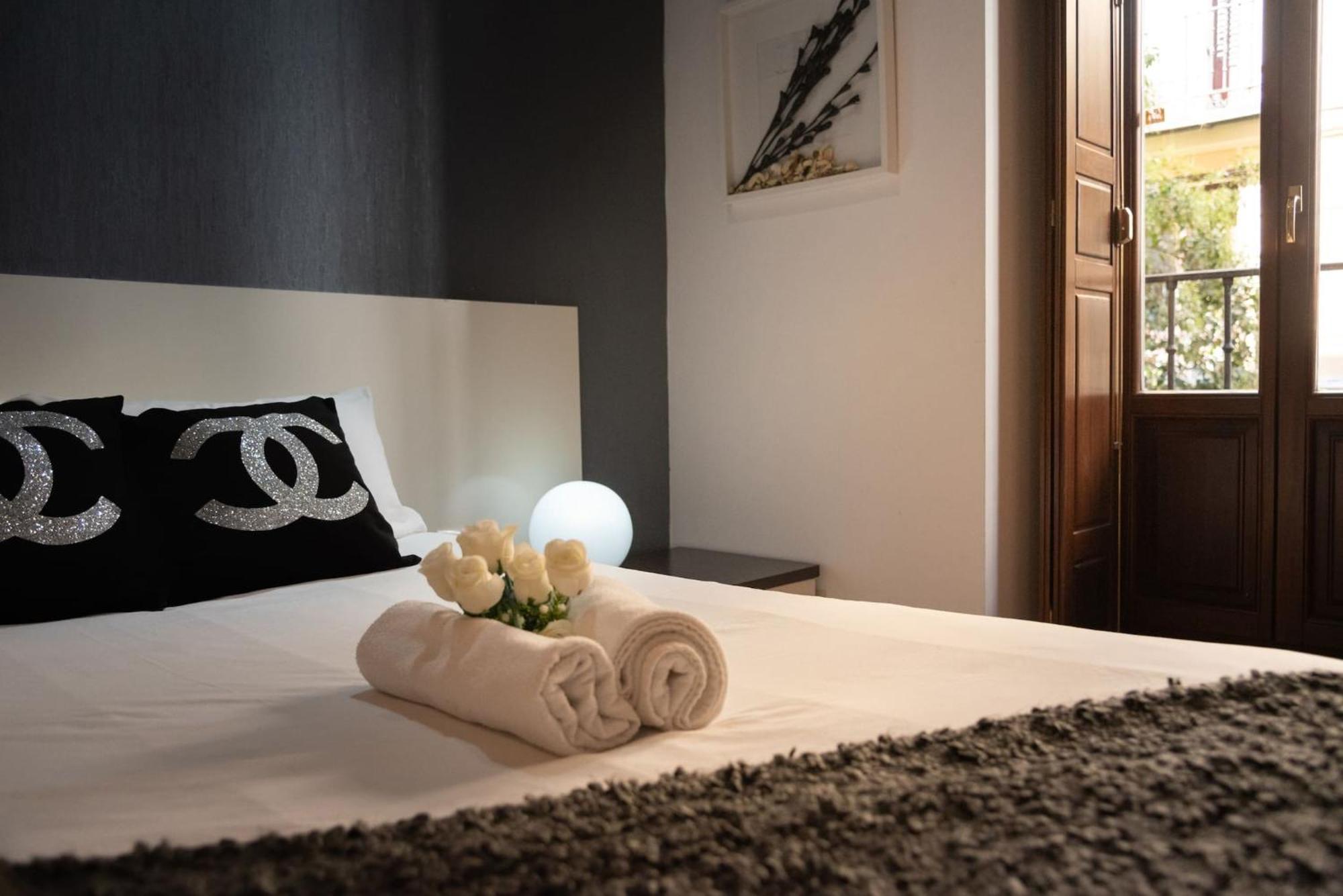 Apartamentos Day Madrid San Antonio Centro Gran Via Sol Malasana Bagian luar foto
