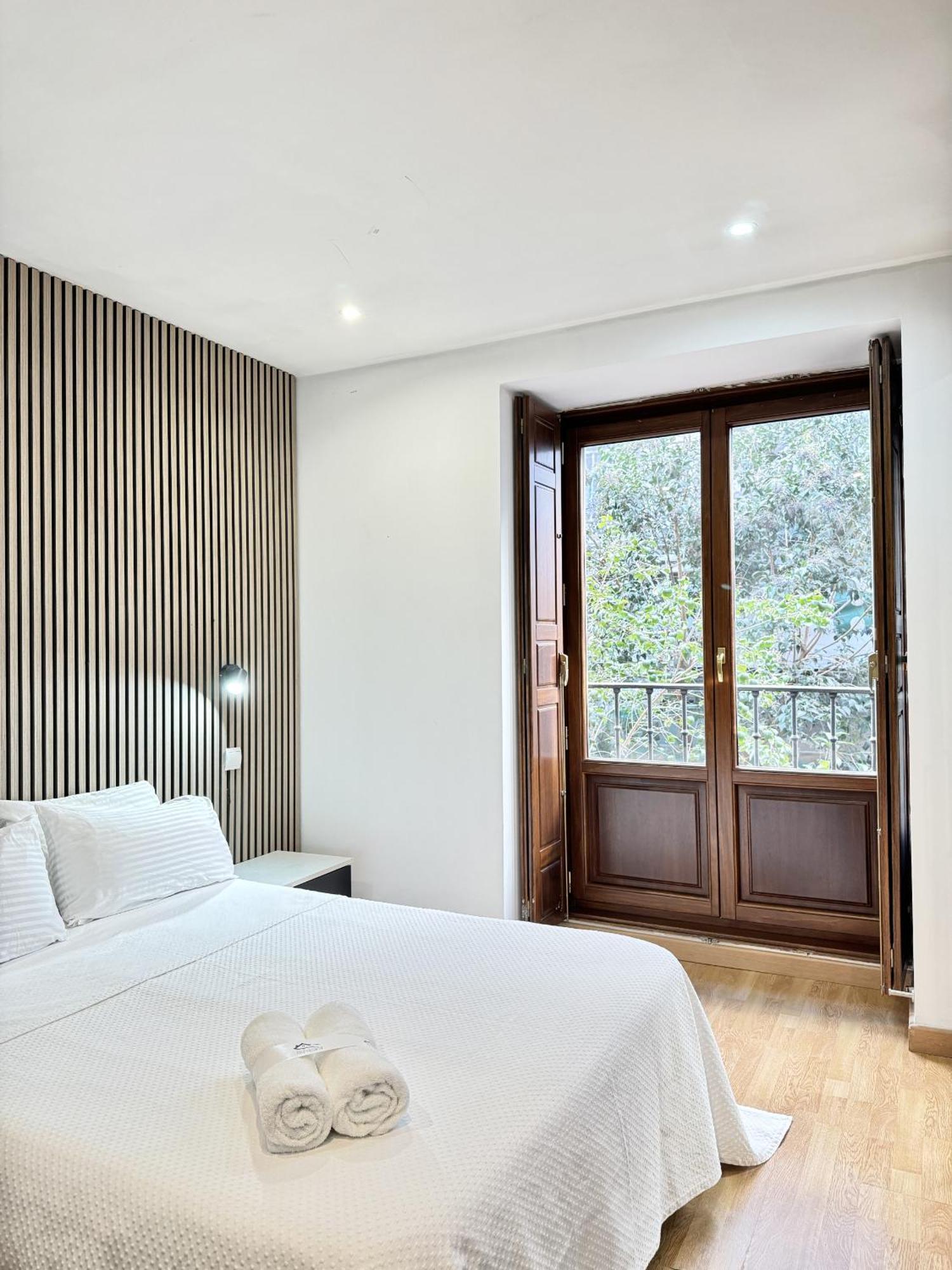 Apartamentos Day Madrid San Antonio Centro Gran Via Sol Malasana Bagian luar foto